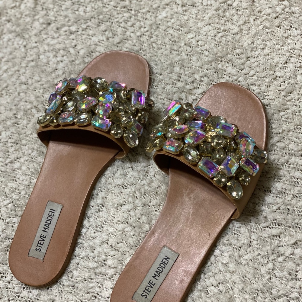 BRIONNA SLIDE SANDAL
Steve Madden